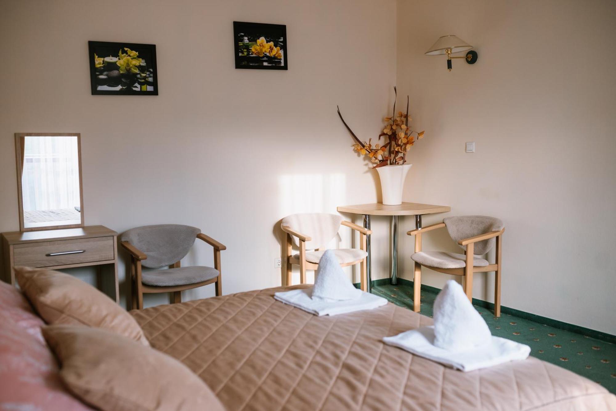 Osrodek Szkoleniowo Wypoczynkowy Roznow Hotel Екстериор снимка