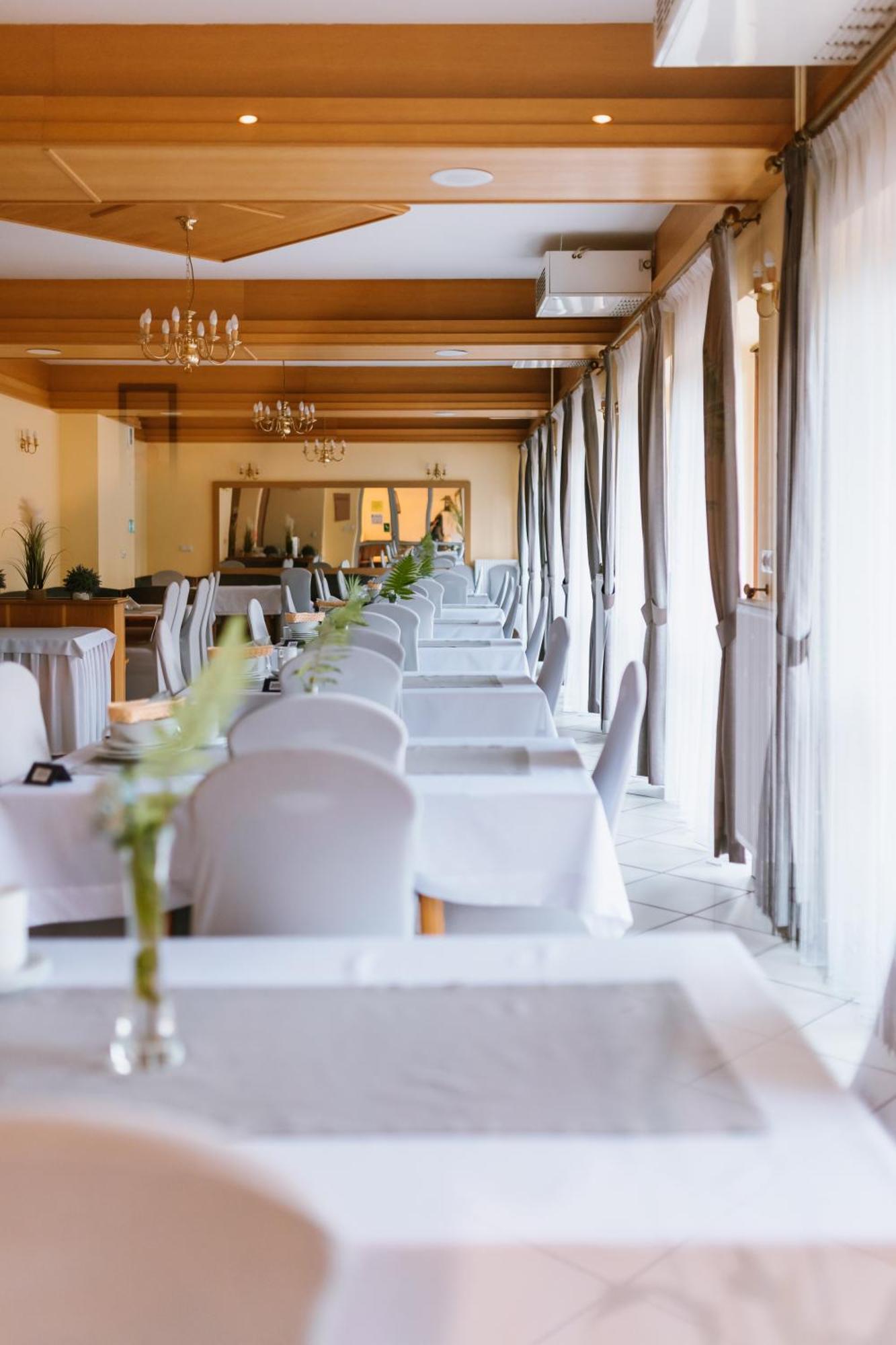 Osrodek Szkoleniowo Wypoczynkowy Roznow Hotel Екстериор снимка