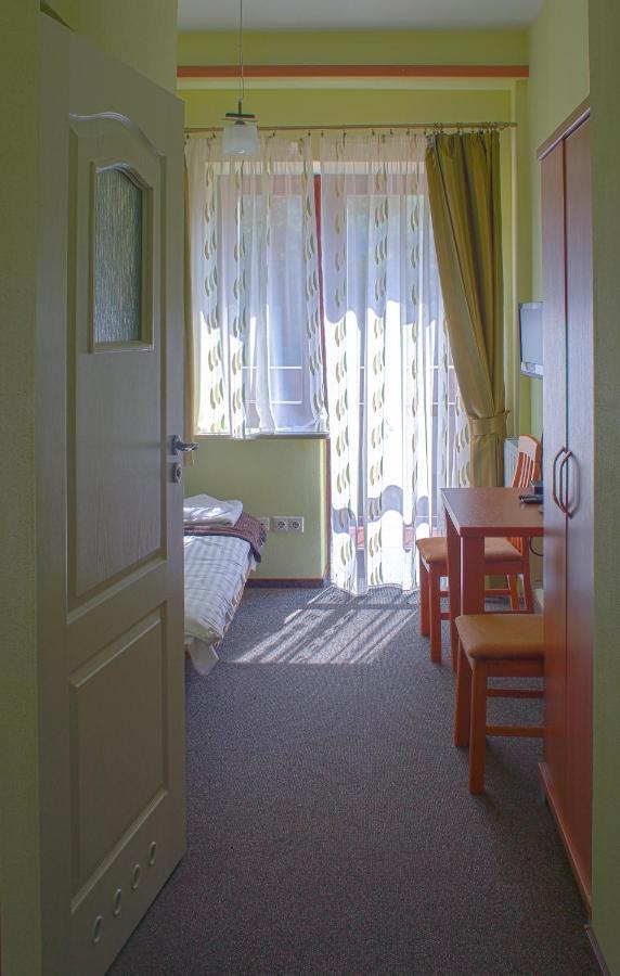 Osrodek Szkoleniowo Wypoczynkowy Roznow Hotel Екстериор снимка
